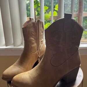 Global Win Light Brown Heeled Boots
